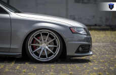 Audi S4 на дисках Rohana RC10