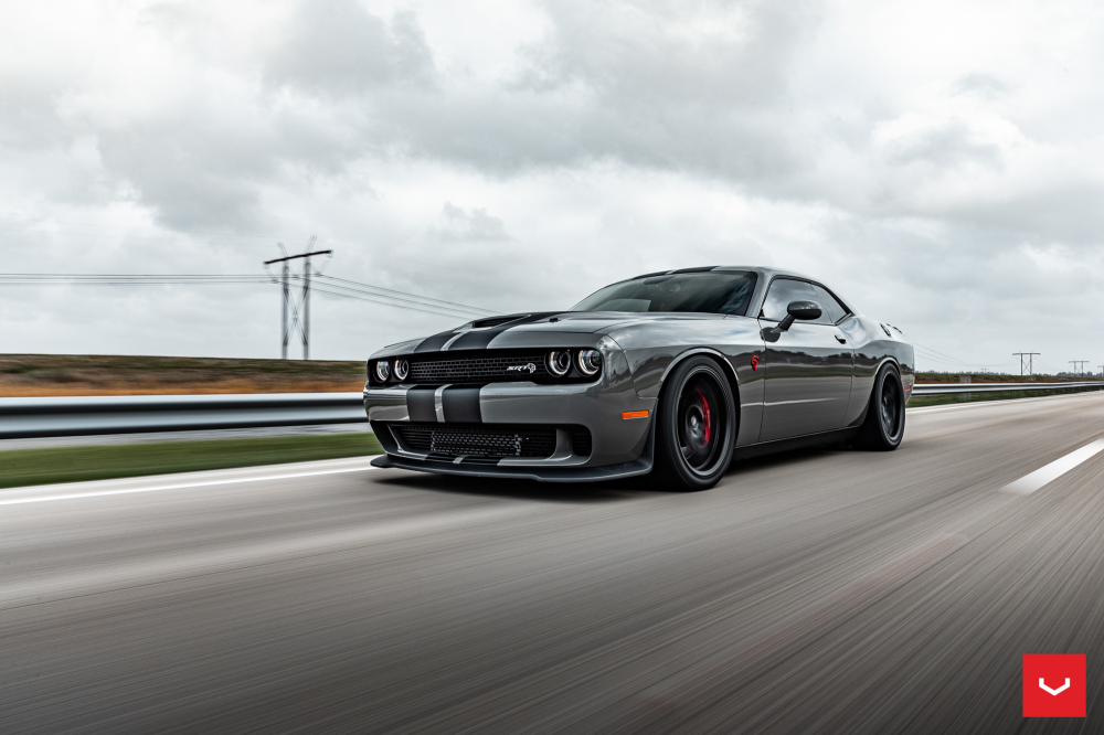 Dodge Challenger Hellcat на дисках Hybrid Forged HF-5