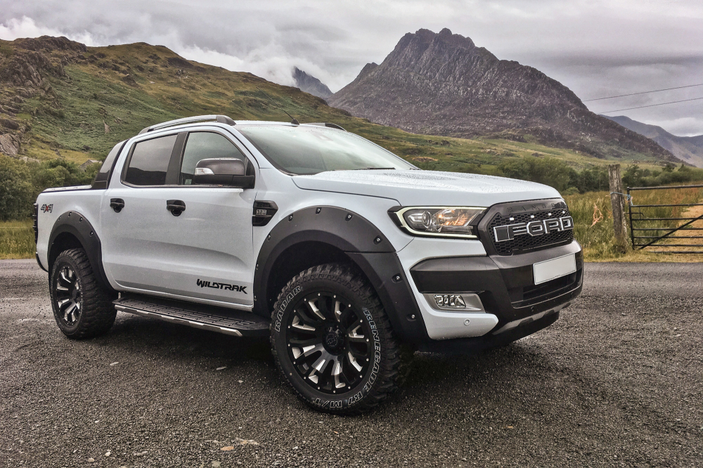 Ford Ranger на дисках Black Rhino Pinatubo