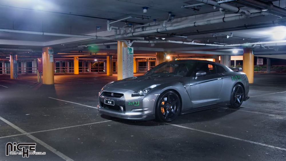 Nissan GT-R на дисках Niche GT-5