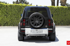 Land Rover Defender на дисках Vossen CV10