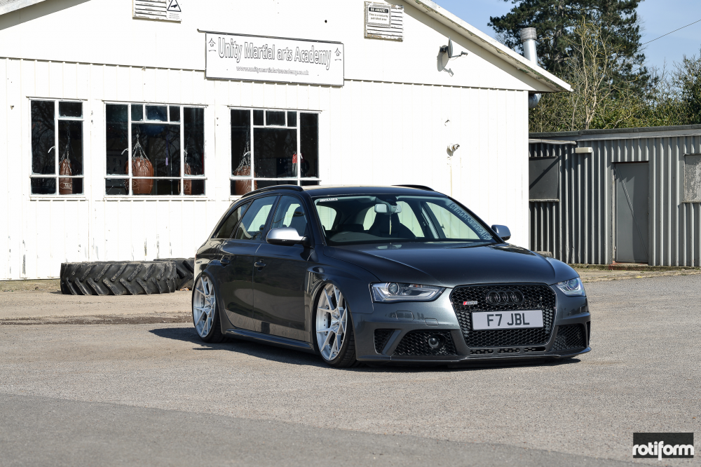 Audi RS4 на дисках Rotiform KPS