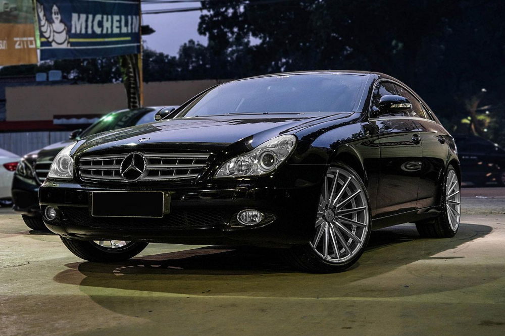 Mercedes Benz C219 на дисках Vossen VFS2