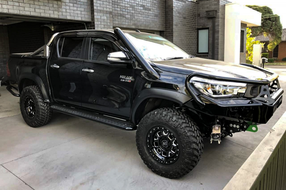 Toyota Hilux на дисках Black Rhino Alpine