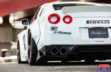 Nissan GT-R на дисках Vossen x Work VWS-1