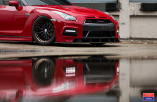 Nissan R35 GT-R на дисках Vossen x Work VWS-2