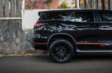 Toyota Fortuner на дисках Vossen HF6-1 on 