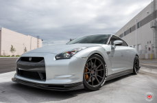 Nissan R35 GT-R на дисках Vossen Forged VPS-301