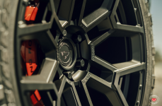 Land Rover Defender на дисках Urban Automotive x Vossen UV-4