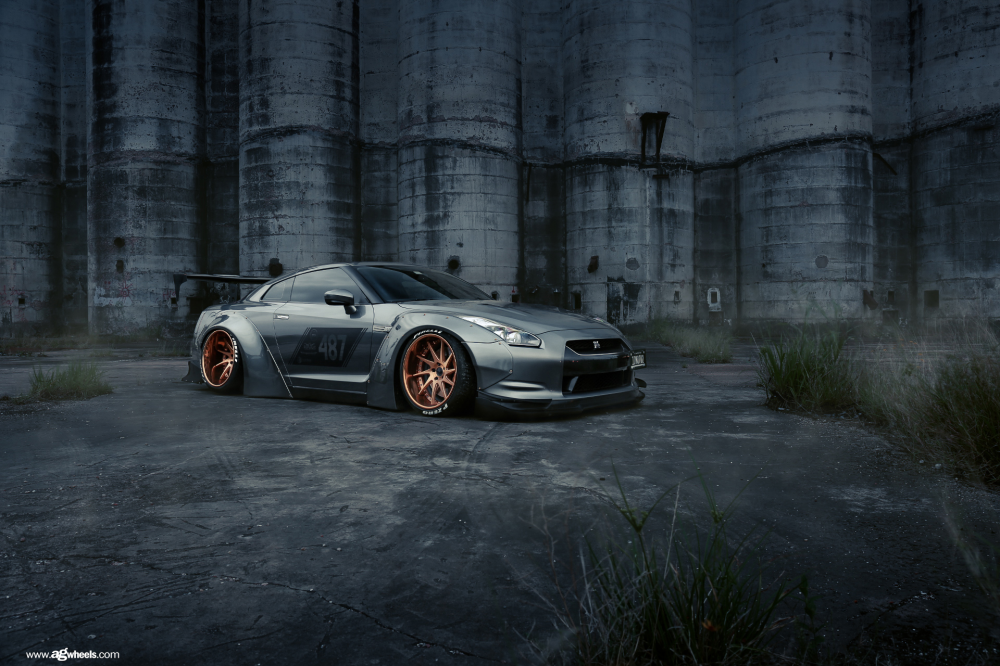 Nissan R35 GTR Liberty Walk на дисках Avant Garde F421