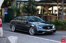 Mercedes E63 на дисках Vossen Hybrid Forged VFS-10