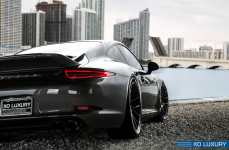Porsche 911 with XO Luxury XF1
