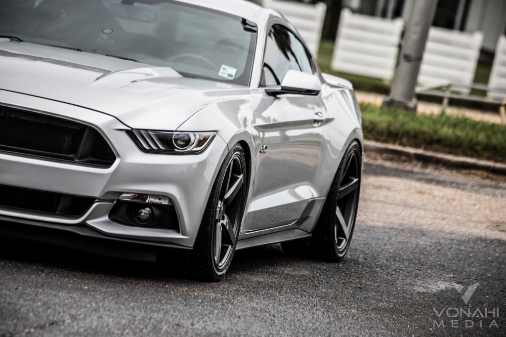 Ford Mustang GT на дисках Vossen CV3R