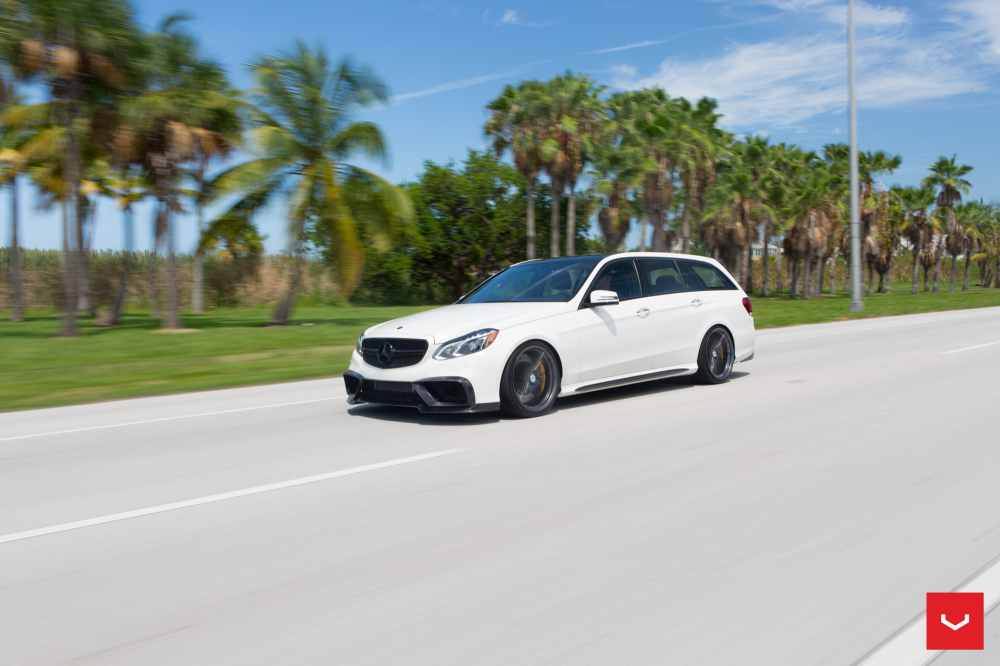 Mercedes-Benz E63 на дисках Vossen VFS-5