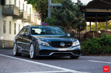 Mercedes E63 на дисках Vossen Hybrid Forged VFS-10