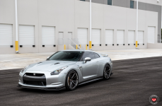Nissan R35 GT-R на дисках Vossen Forged VPS-301