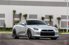 Nissan R35 GT-R на дисках Vossen Forged VPS-301
