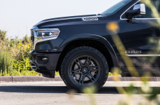 Dodge Ram 1500 на дисках Venom Rex 20