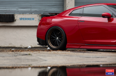 Nissan R35 GT-R на дисках Vossen x Work VWS-2