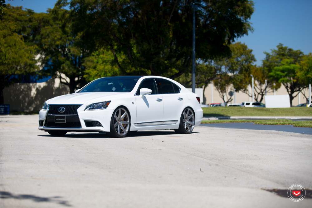 Lexus LS460 на дисках Vossen Forged CG-207