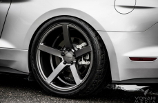 Ford Mustang GT на дисках Vossen CV3R