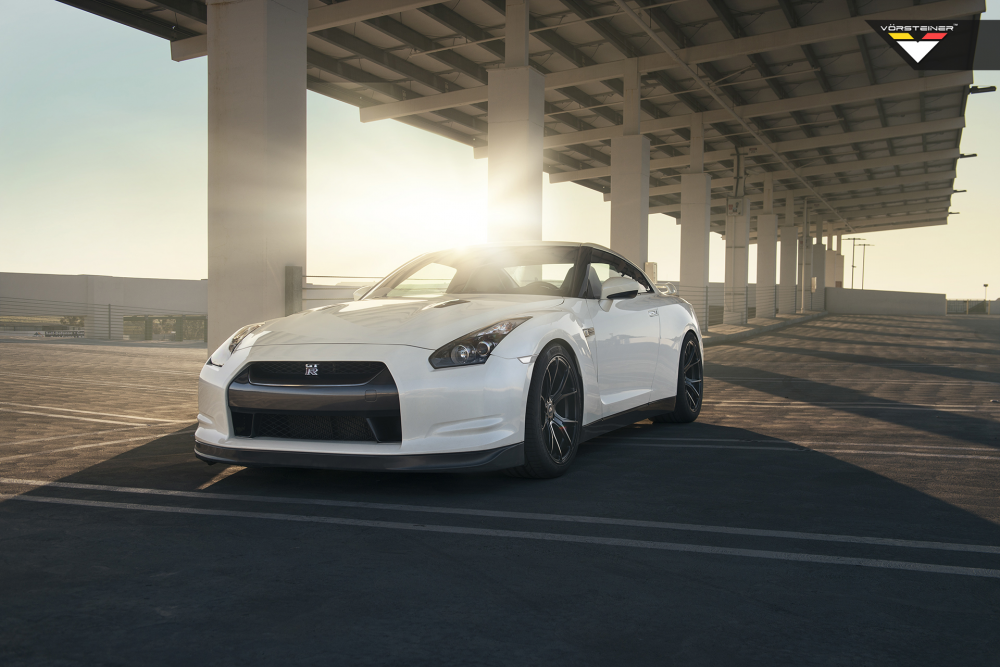 Nissan GT-R на дисках Vorsteiner V-FF 103