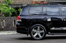 Toyota Land Cruiser на дисках KMC MC5