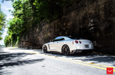 Nissan GTR на дисках Vossen VFS-5