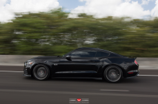 Ford Mustang GT на дисках Vossen Forged VPS-302