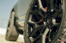 Land Rover Defender на дисках Urban Automotive x Vossen UV-4