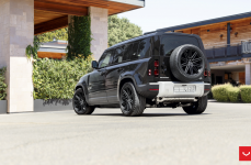Land Rover Defender на дисках Vossen CV10