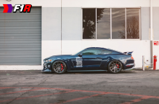 Ford Mustang на дисках F1R F27