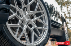 Range Rover Velar на дисках Urban Automotive x Vossen UV-1