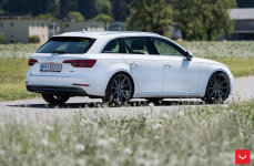 Audi A4 Avant на дисках Vossen VFS-1