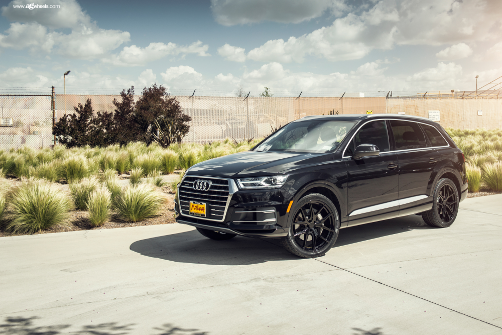 Audi Q7 на дисках Avant Garde M580