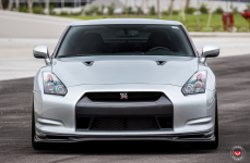 Nissan R35 GT-R на дисках Vossen Forged VPS-301