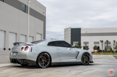 Nissan R35 GT-R на дисках Vossen Forged VPS-301