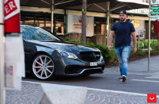 Mercedes E63 на дисках Vossen Hybrid Forged VFS-10