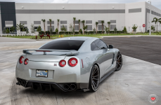 Nissan R35 GT-R на дисках Vossen Forged VPS-301