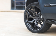 Cadillac Escalade на дисках Niche Vice