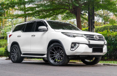 Toyota Fortuner на дисках VOSSEN HF6-1