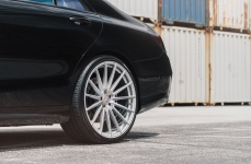 Mercedes Benz S550 на дисках Avant Garde M615 R22