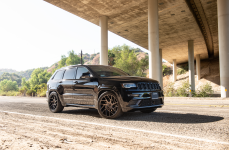 Jeep Grand Cherokee на дисках Status Juggernaut