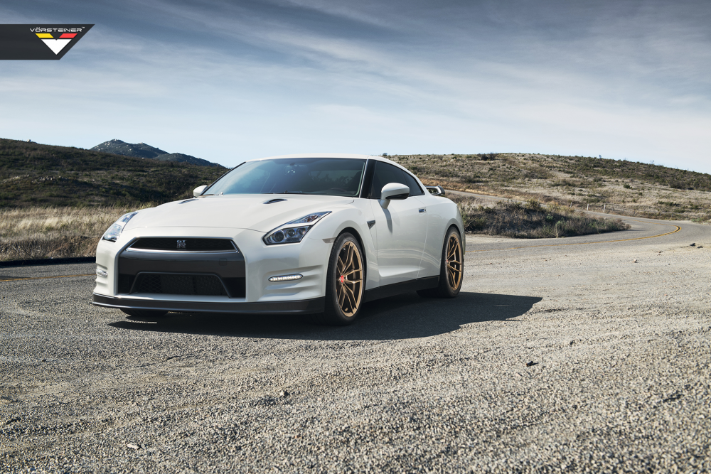 Nissan GT-R на дисках Vorsteiner V-FF 105