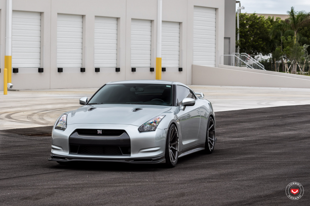 Nissan R35 GT-R на дисках Vossen Forged VPS-301