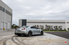 Nissan R35 GT-R на дисках Vossen Forged VPS-301