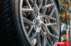 Range Rover Velar на дисках Urban Automotive x Vossen UV-1