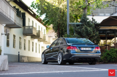 Mercedes E63 на дисках Vossen Hybrid Forged VFS-10