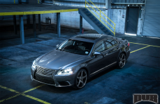 Lexus LS на дисках