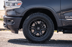 Dodge Ram 1500 на дисках Venom Rex 20